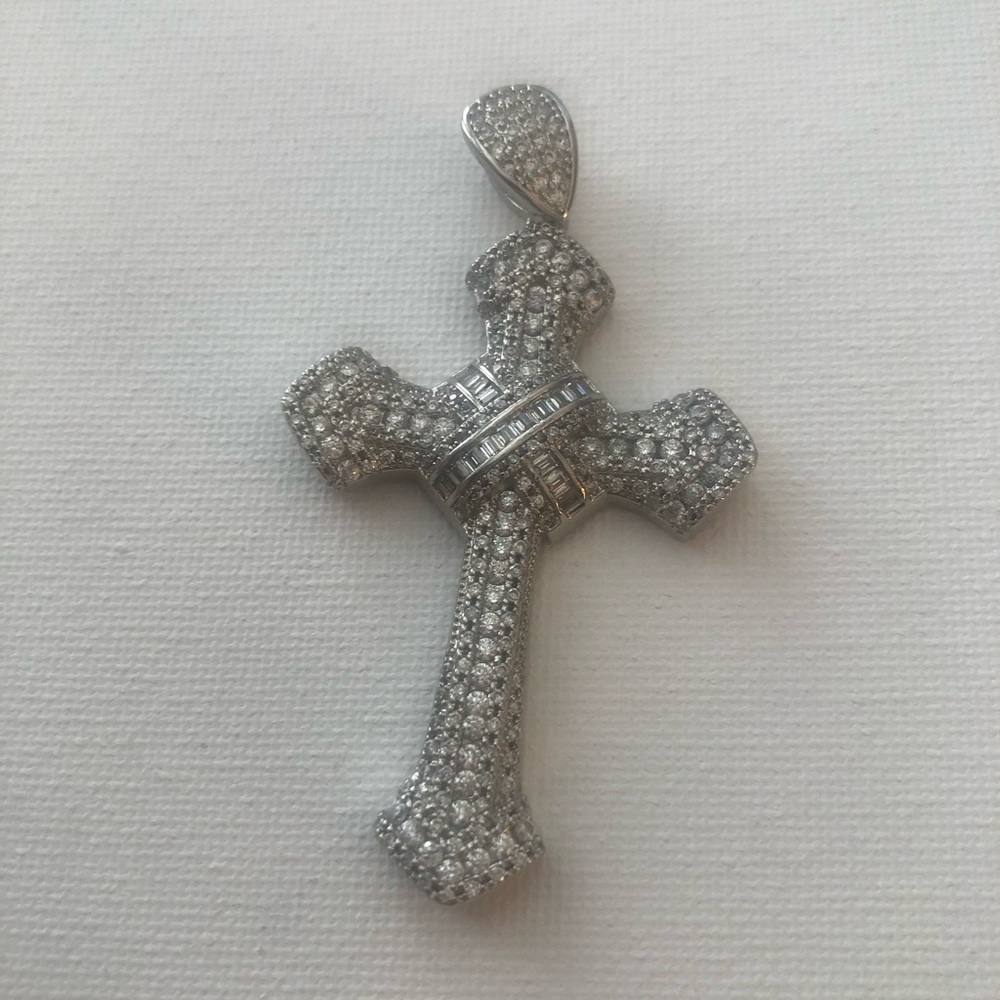 Silver Diamond Pavé Cross Pendant
